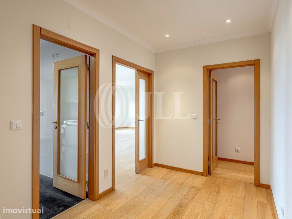 Apartamento T3 no condomínio L Towers, em Paço de Arcos