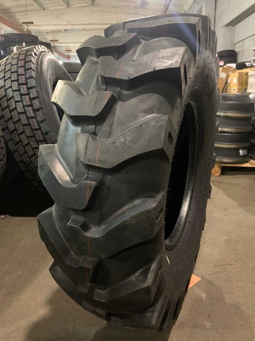 Шина на Мини погрузчик бобкет Bobcat jcb cat комацу 12.5/80R18