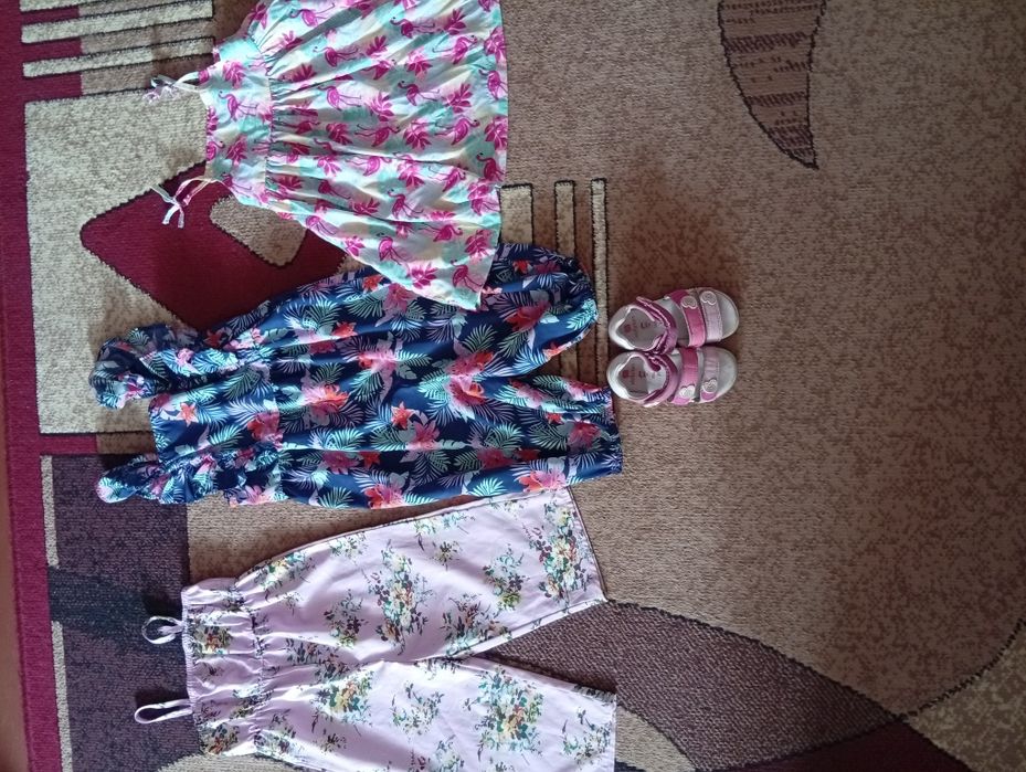 Літні речі на дівчинку