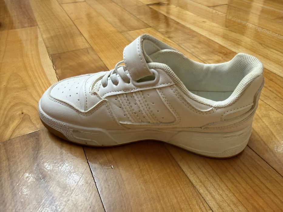 Кросівки білі, кеди