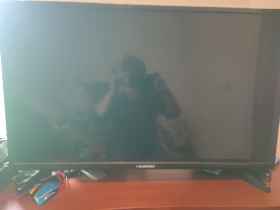 Duas televisões a funcionar