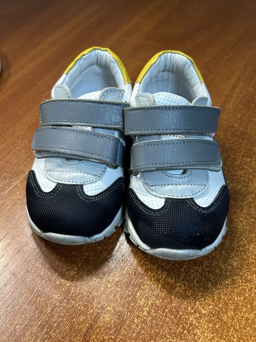 Шкіряні дитячі кросівки/ 22 розмір, стан чудовий