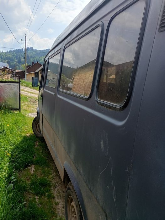 Продається бус на бойовому ходу