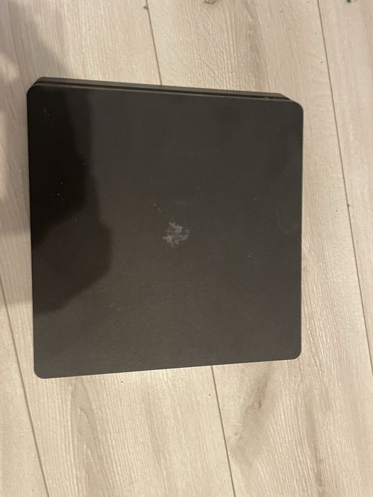 Ps4 z dwoma padami i 3 grami