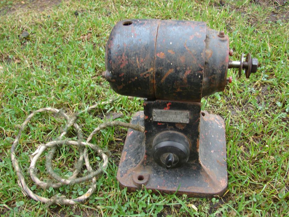 Stary silnik elektryczny młynek do kawy J.Rus Petentkaffeemahine