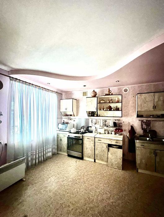 У продажу будинок на два поверхи