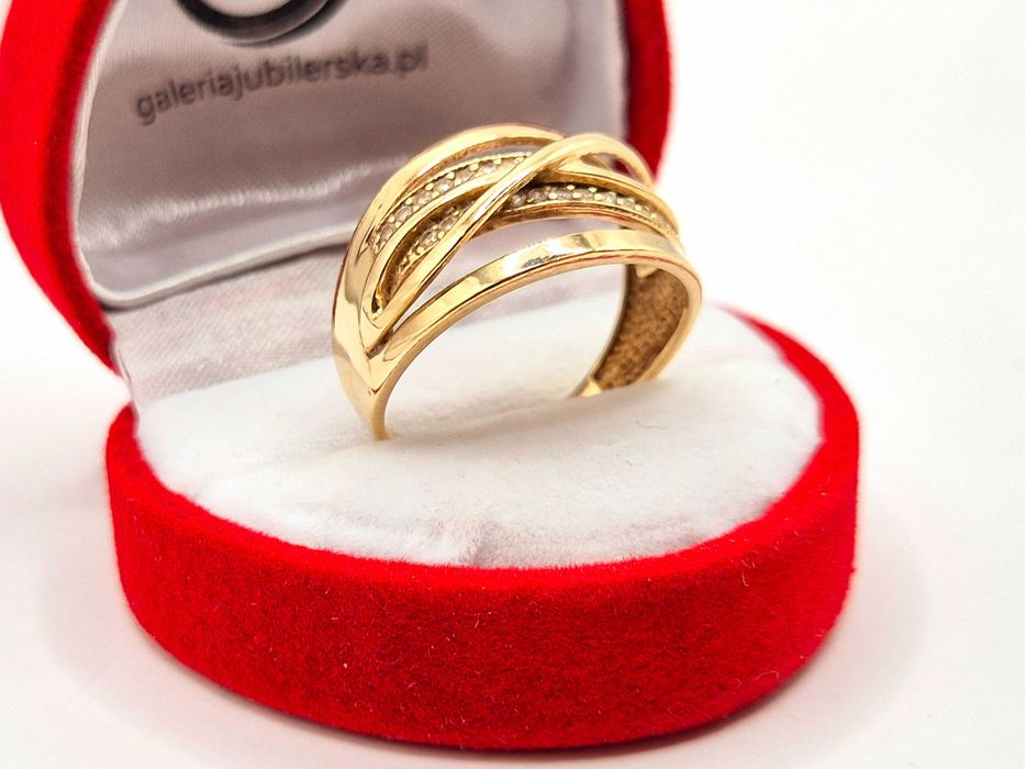 Duży pierścionek wykonany ze złota 333 (8K).