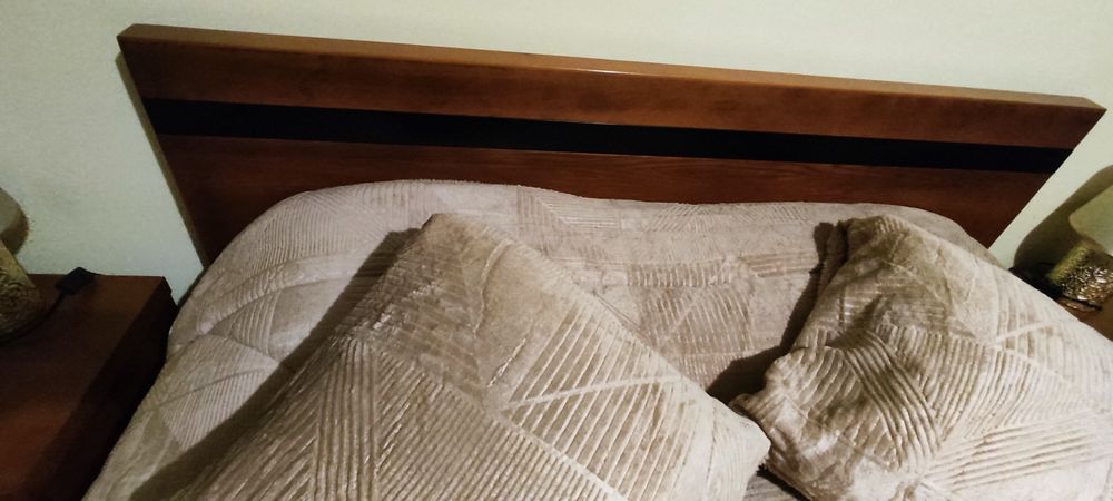 Quarto de casal completo usado em cor de cerejeira