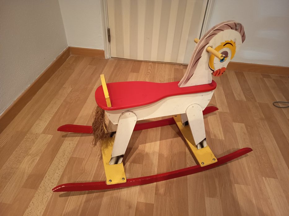 Cavalo de baloiço vintage