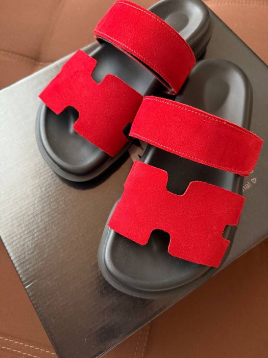 Шльопанці під HERMES