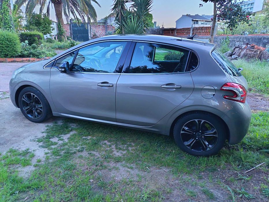Peugeot 208 1.2 VTi Allure teto panorâmico — photo 3
