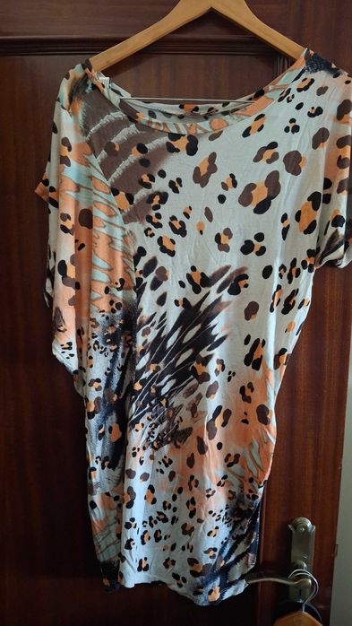 Blusas e tunicas femininas diversos tamanhos e cores, a 5€ cada+portes