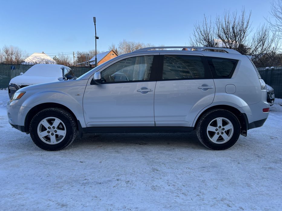 Mitsubishi Outlander XL 2.4 механика 2008г