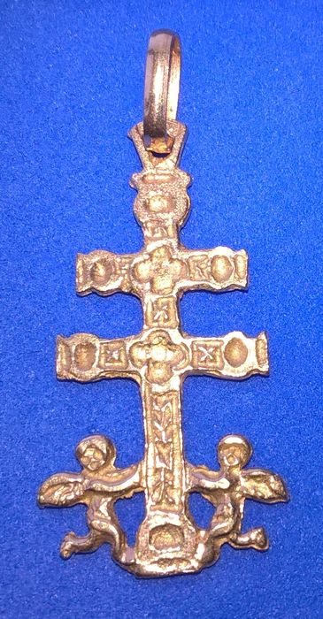 Cruz da Caravaca em Ouro