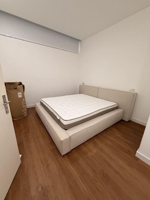 Cama com colchao com menos de 1 mes de uso