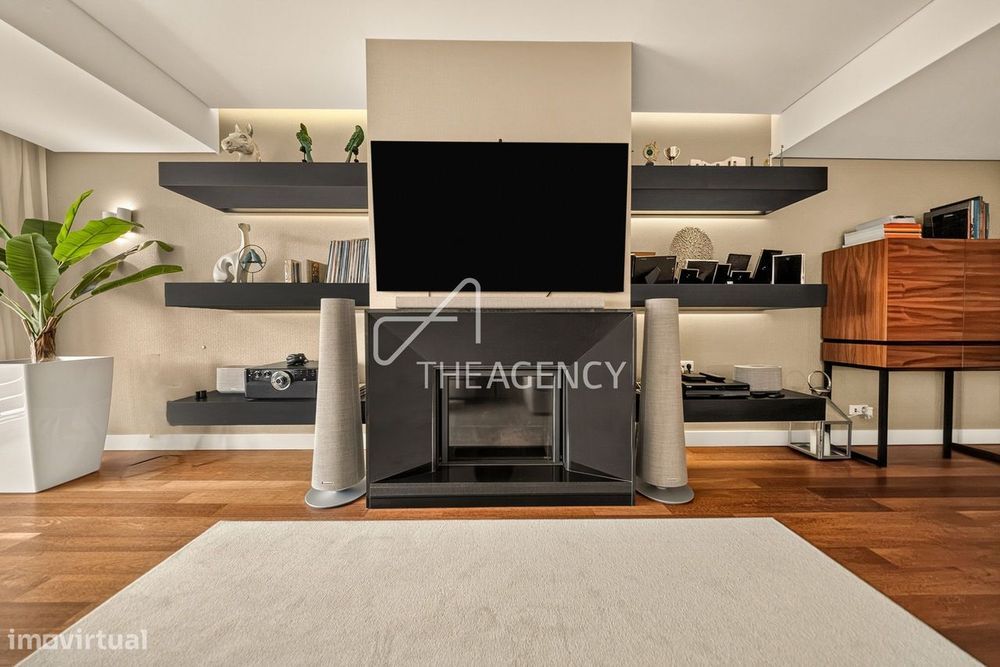 T3 Duplex na Quinta da Marinha: A Definição de Luxo e Exclusividade em
