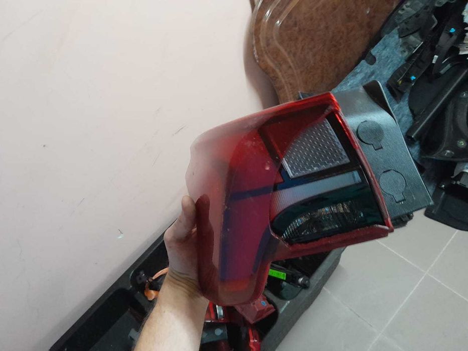 Продам задні фонарі на Santa Fe TM 4