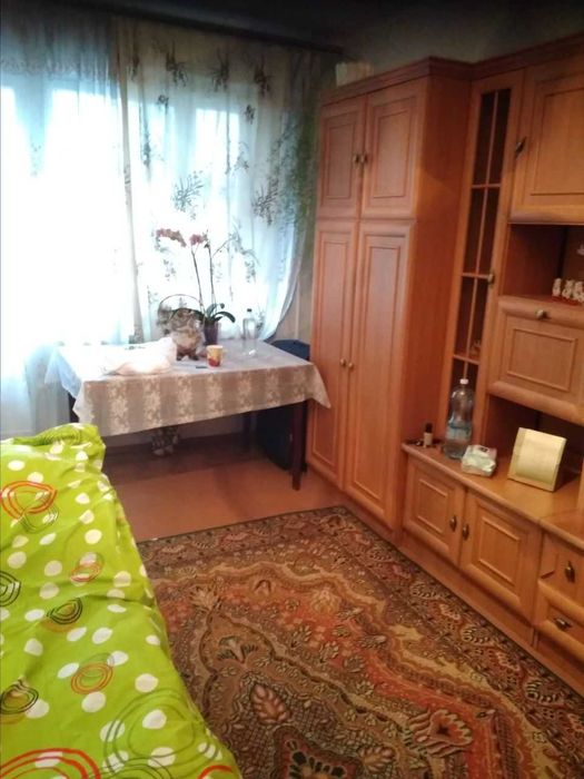 Здам місце в кімнаті для працюючої дівчини,без господаря.