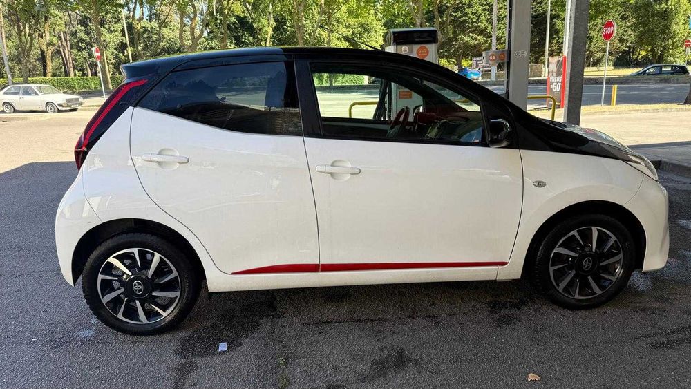Toyota Aygo 2021 - Automático