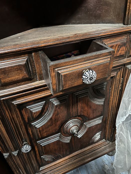 Móvel de canto em castanho