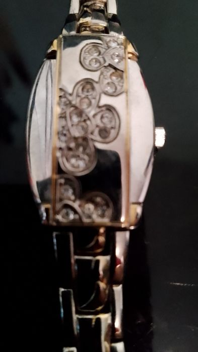 Часы-браслет Q*Q оригинал, на тонкое запястье 15 см