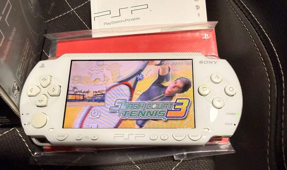 Playstation Portable PSP-1004CW Smash Court Tennis 3 edition