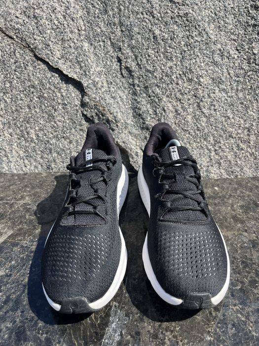 Бігові кросівки Under Armour Charged Pursuit 3