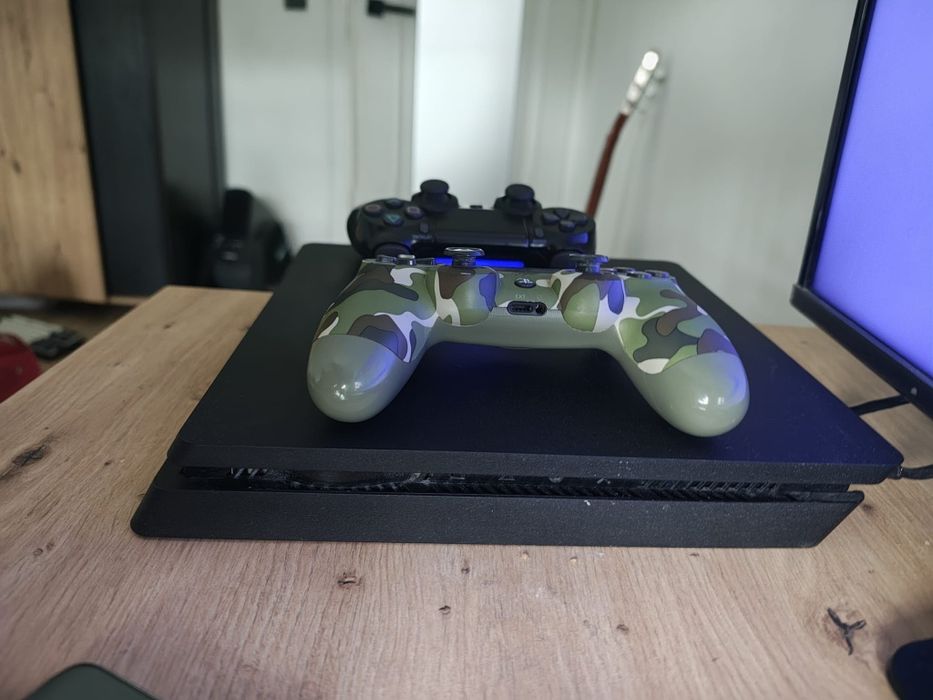 Sprzedam PS4 Slim