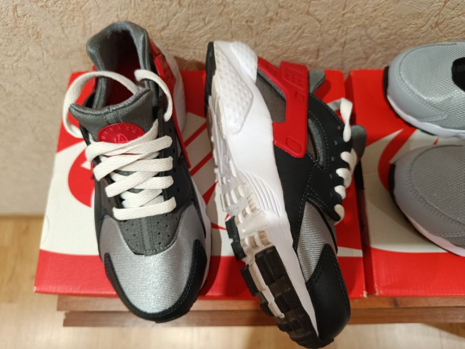 Нові кросівки для хлопчика Nike Huarache Run
