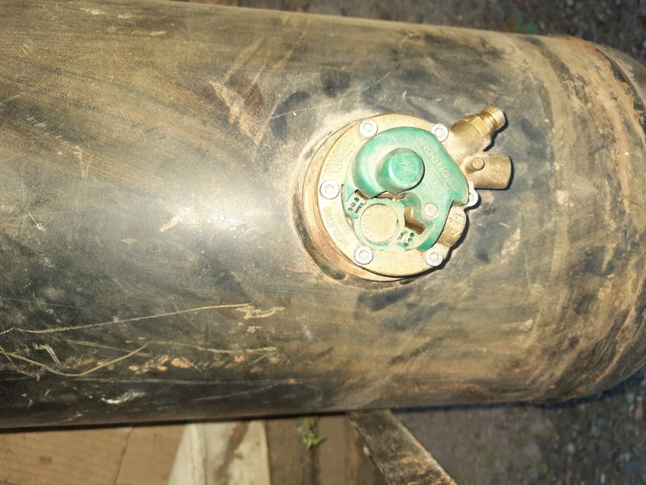 Продам балон ГБО циліндричний  та під запаску