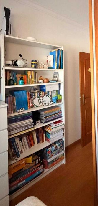 Conjunto CAMA individual + SECRETARIA + ESTANTE (IKEA) - Oferta monitor Samsung 22"