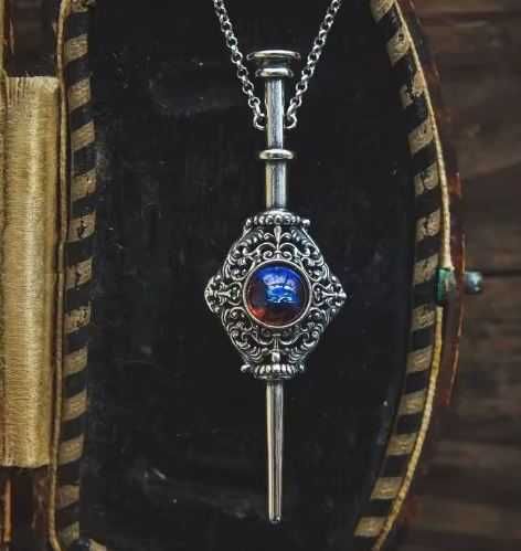 Magiczny odpinany wisiorek z różdżką czarownicy