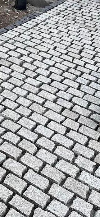 Kostka granitowa, płomieniowana 10/10 długość od 12 do 30 cm, palisada