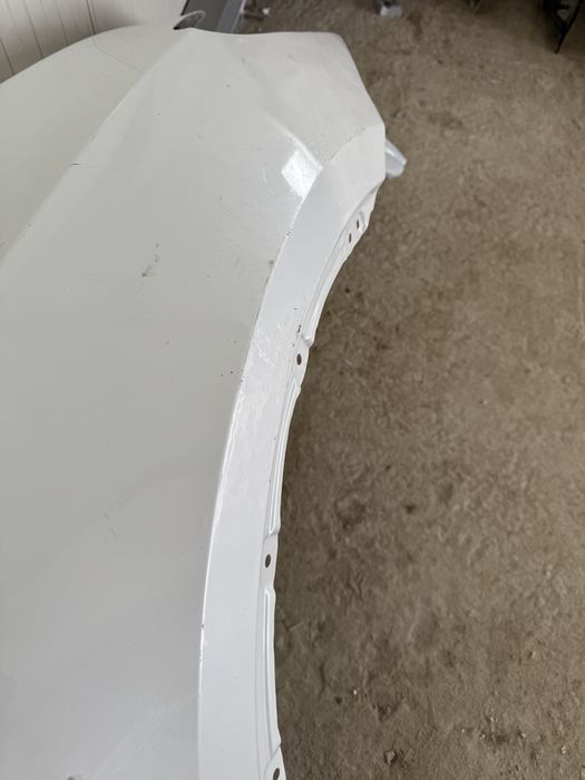 Tesla Model Y крило праве