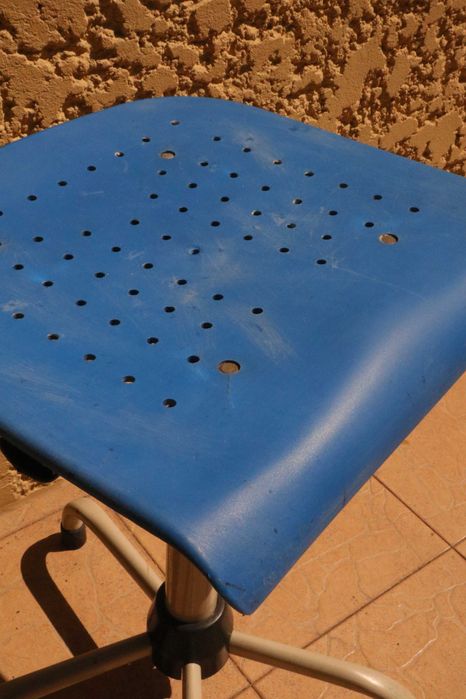 Cadeira alta para confeção/máquina de costura