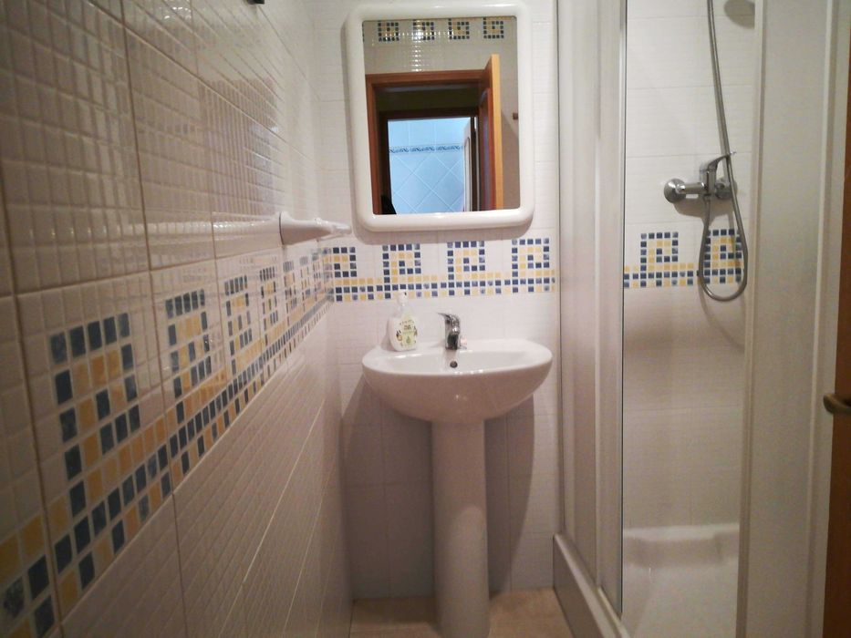 Apartamento amplo com terraço, garagem e perto da praia