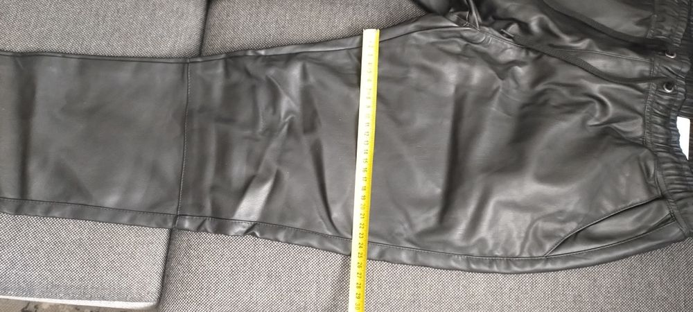 Czarne nowe skórzane cieple spodnie/getry