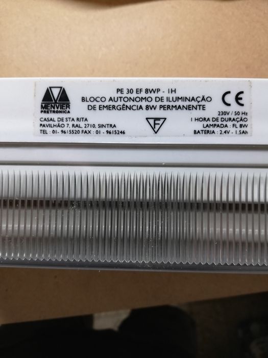 Bloco autónomo de iluminação de Emergência, novo, 2x8W