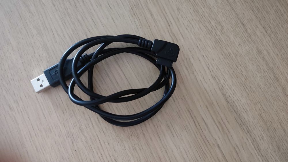 Cabos USB de dados Samsung/ Motorola/ Sharp - 3 euros cada