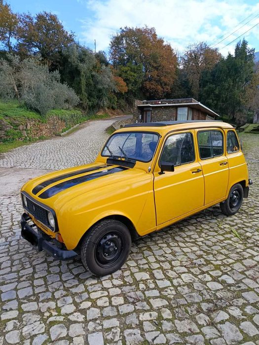 Aluguer Renault 4L com teto de abrir