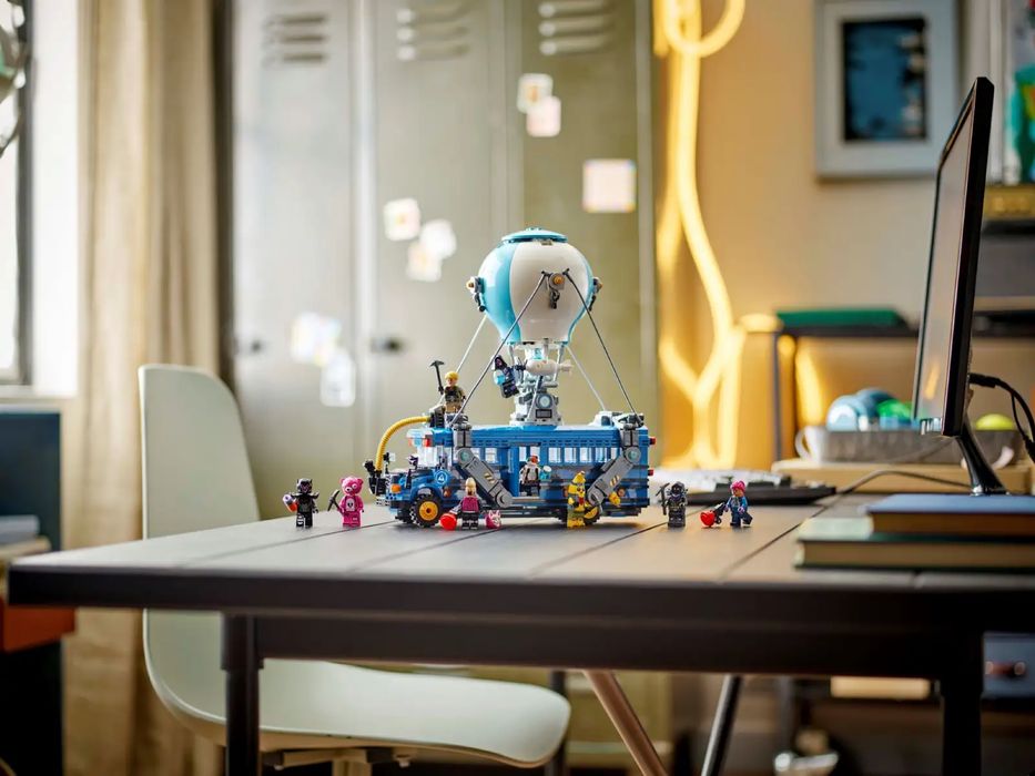 Fortnite Battle Bus — конструктор автобус 77073