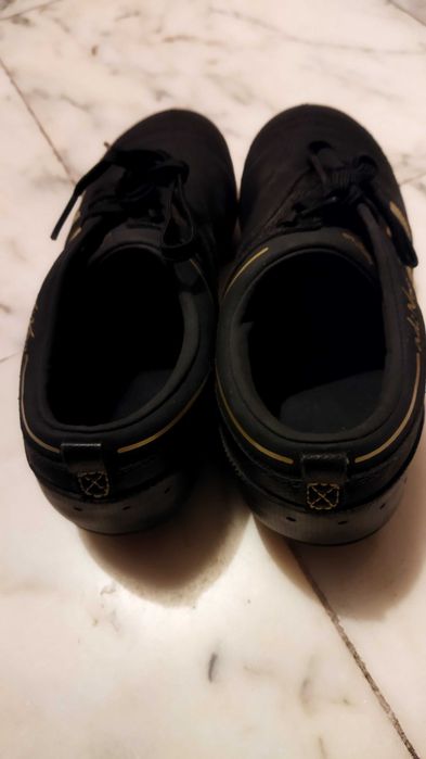 Ténis Adidas Futebol (tamanho 38), caixa original