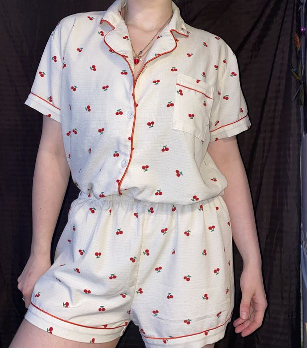 Жіноча піжама з вишнями