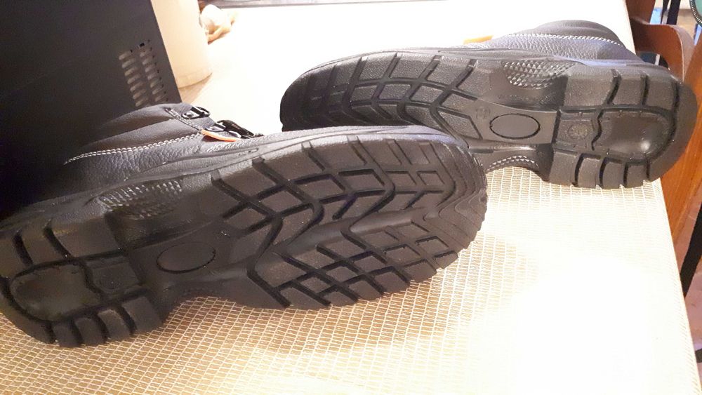 Sapatos de trabalho (Novos)