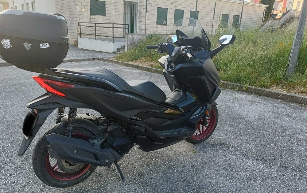 Honda Forza 125 Edição Especial, Banco Especial.