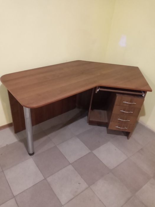 Стол офисный