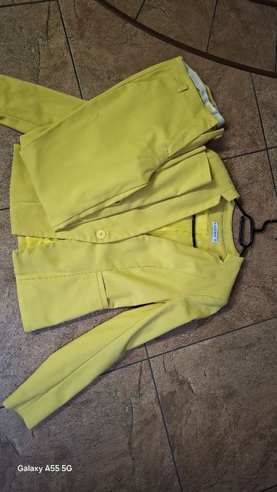 Piękny stylowy garnitur,  taliowana marynarka