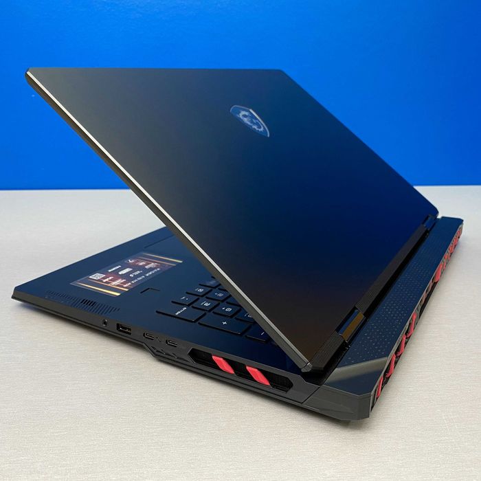 MSI Raider A18 - 18" 4K 120Hz | Ryzen 9 9955HX3D | 64GB | RTX 5080
