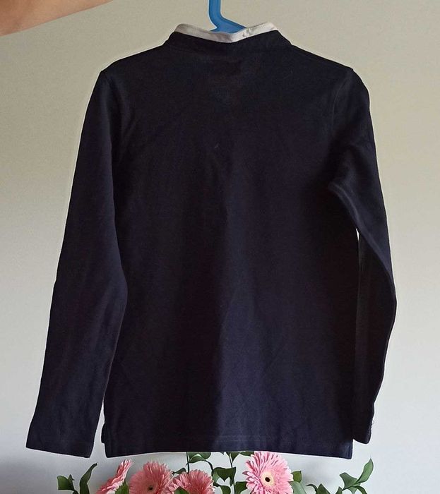 Polo unissexo de manga comprida, o uniforme escolar. Tamanho 134