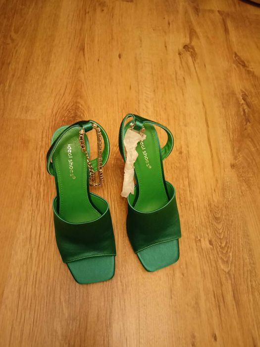 Nowe sandały zielone rozmiar 38
